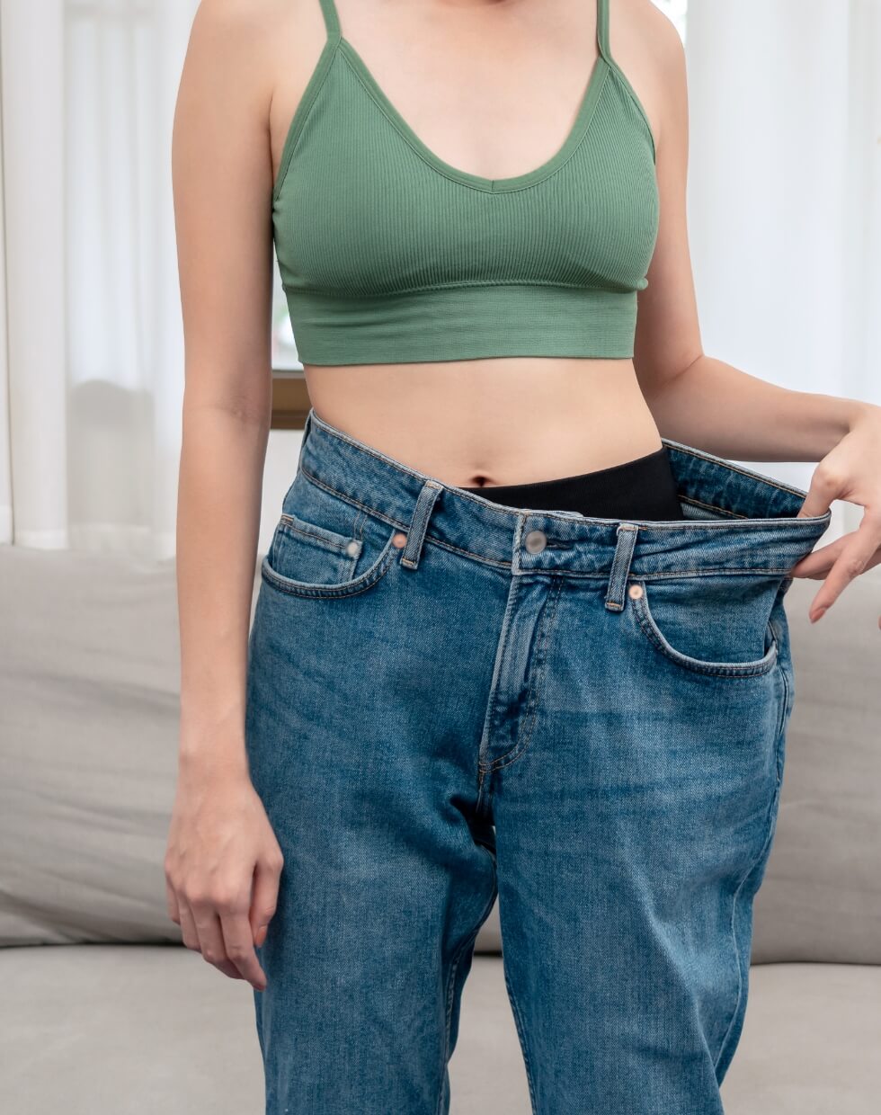sporty-woman-is-smiling-while-wearing-in-loose-big-2024-10-12-20-35-08-utc (1)