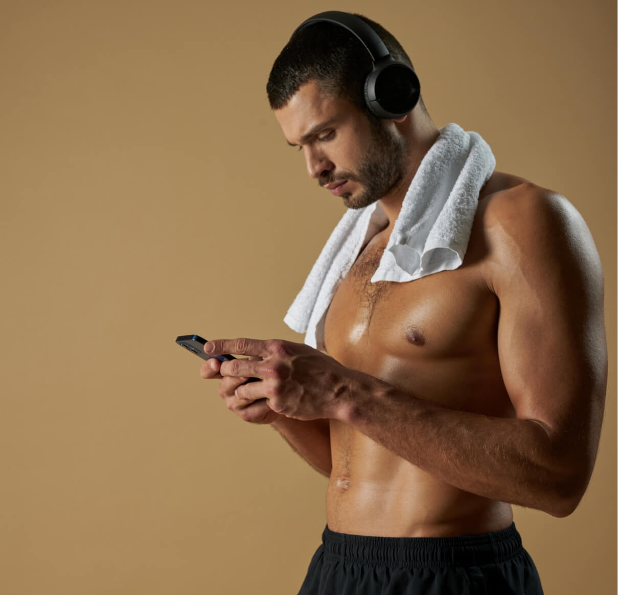 focused-strong-athlete-in-black-sportswear-with-to-2023-11-27-05-13-16-utc (2)