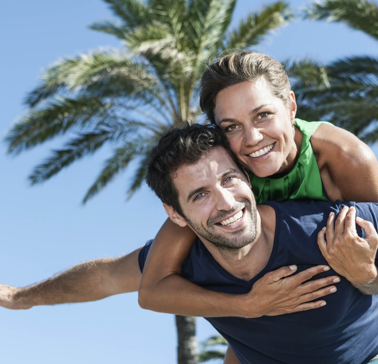 spain-mid-adult-man-giving-piggy-back-ride-to-wom-2024-09-15-09-52-04-utc (1)
